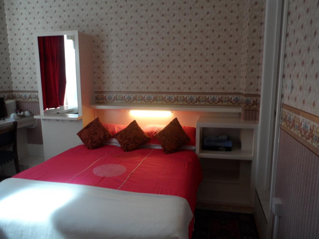 Galway Guest House Weymouth Room photo
